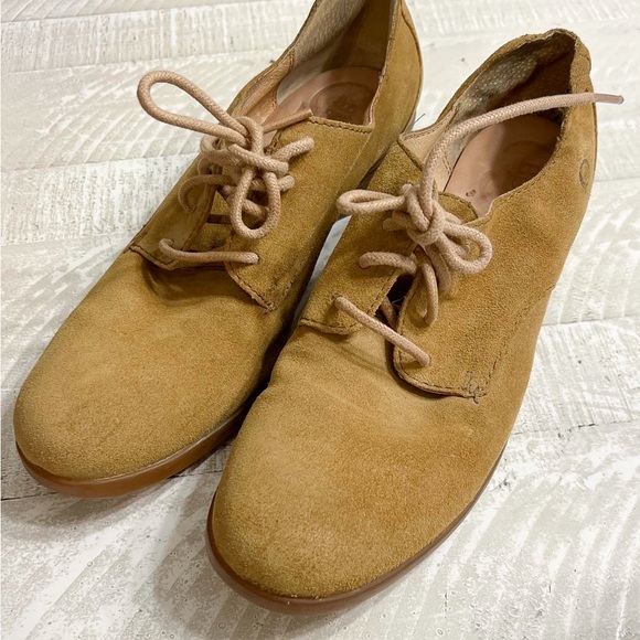 Born Tan Suede Women's Flats - Picture 1 of 7
